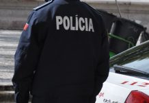 Família sequestrada à chegada a casa em Porto Salvo Agente da PSP mata assaltante
